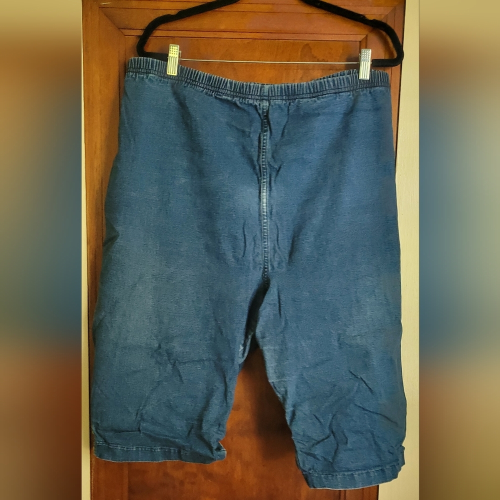 #16 Womens 28-30 Avenue Jean Capris.